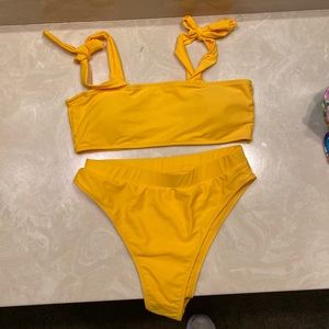 Yellow baiting suit set